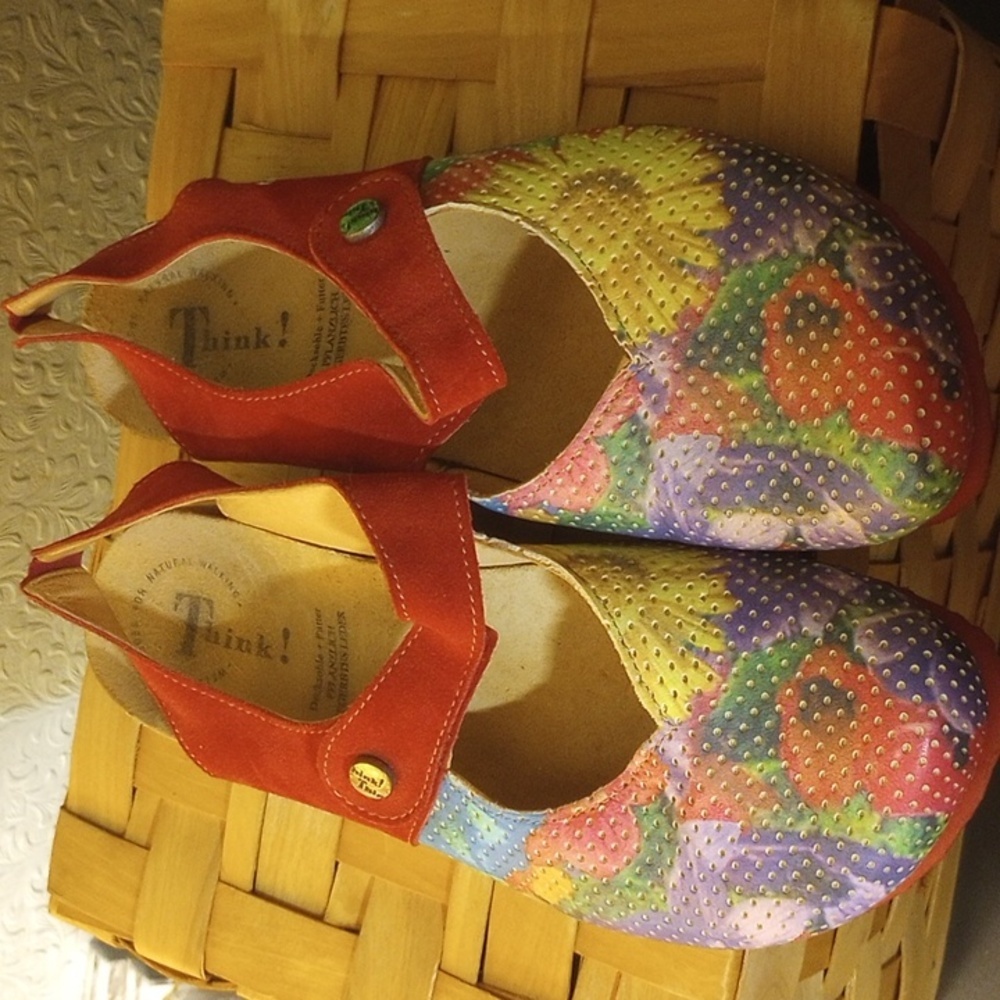 Think! Leather shoes red suede flowers red sole size EU 39 US 8.5/9
